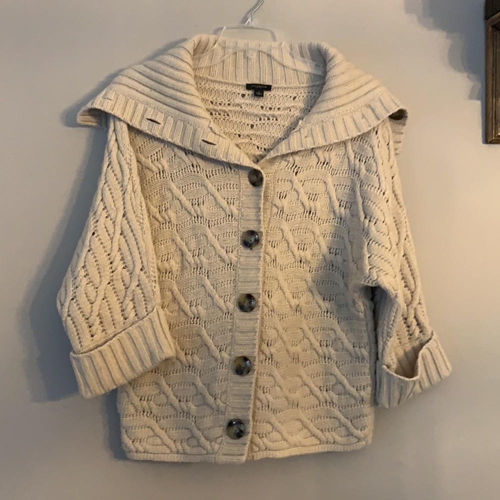 💥3/$15.  ANN TAYLOR cream sweater